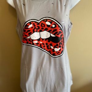 NWOT red leopard lip gray tank